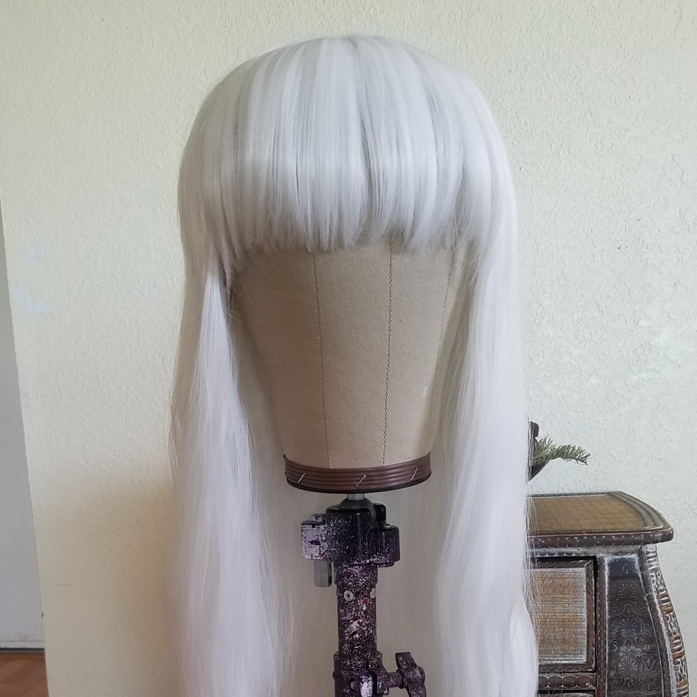 White wig